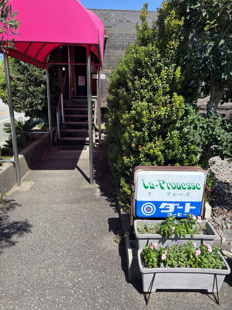 ラ・プルーズ 入口看板