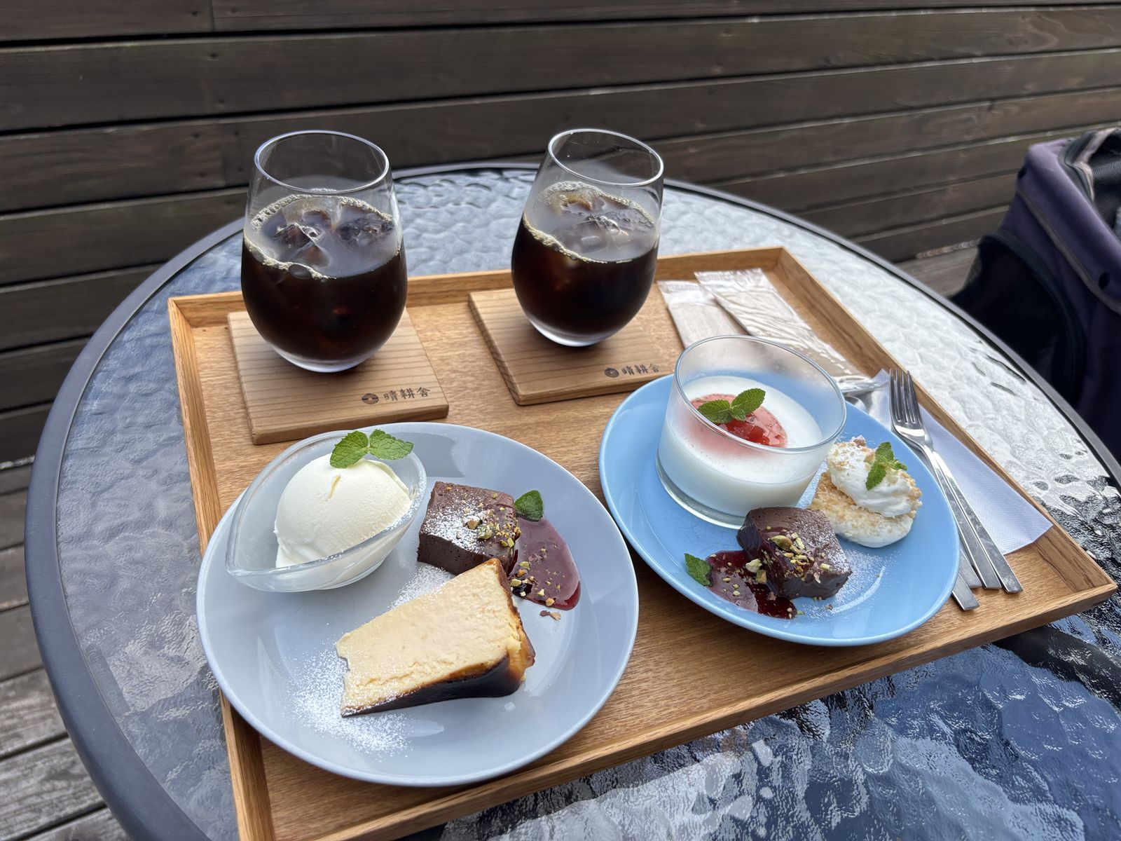 テラス席でのデザートタイム