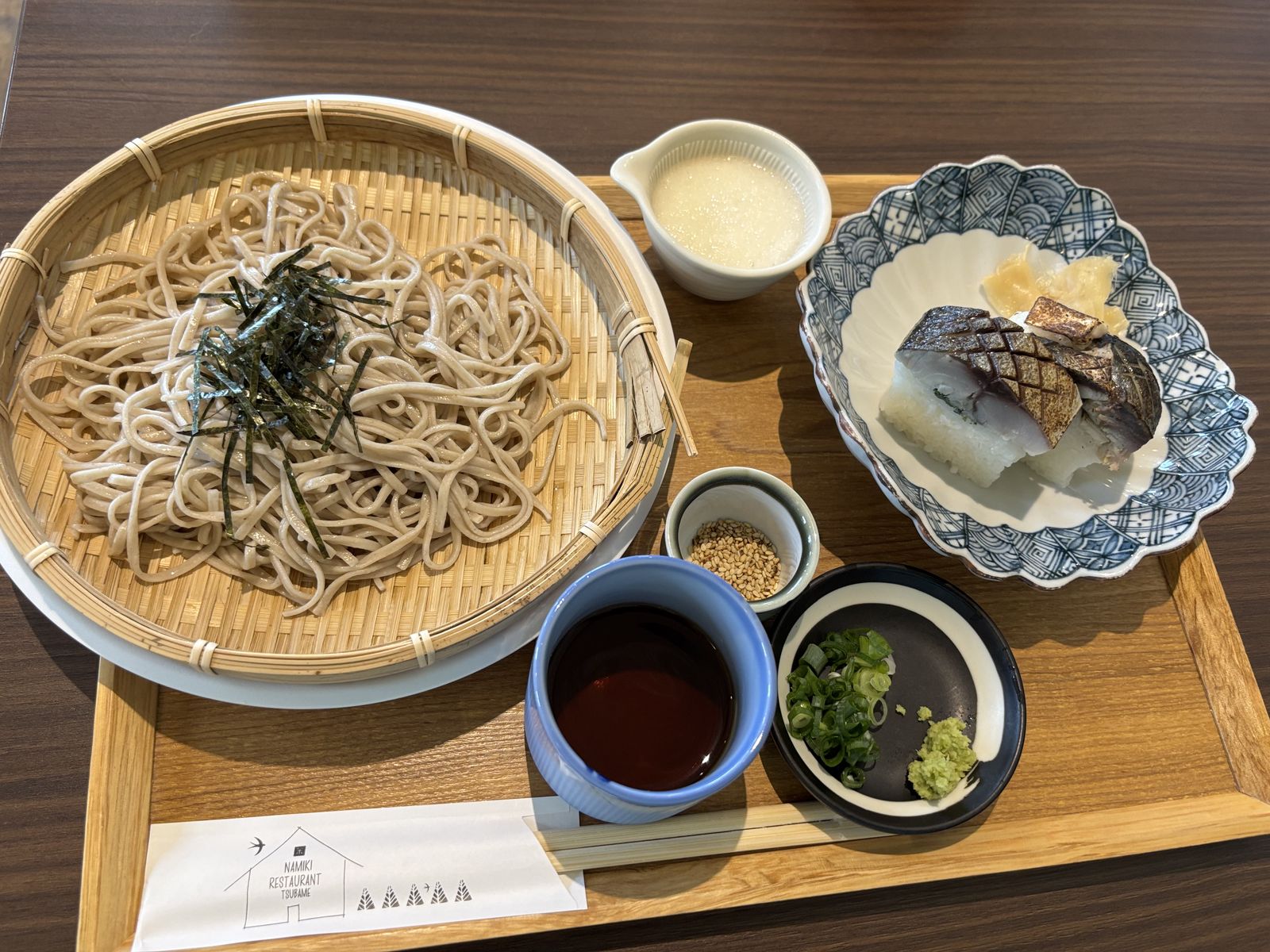 そばと鯖寿司のセット