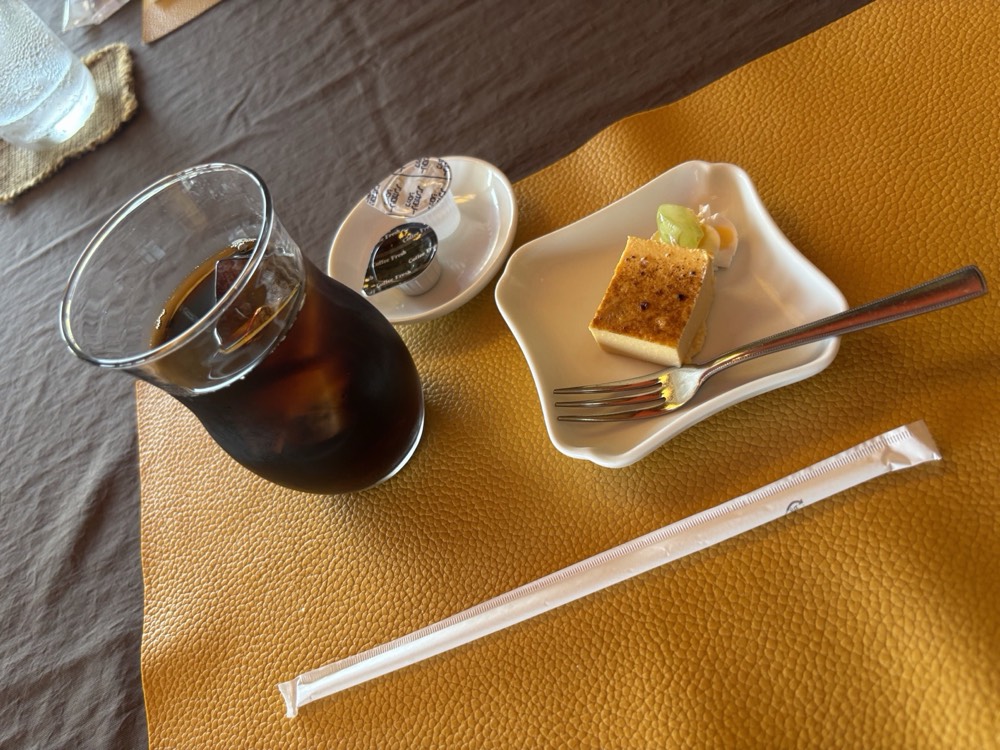 ミニデザートとコーヒー