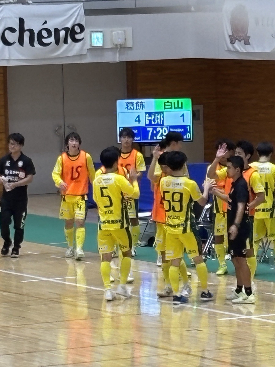 前半1-4で劣勢の場面（スコアボード表示）